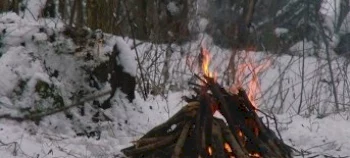 Пять простых способов развести огонь без спичек и согреться зимой на рыбалке